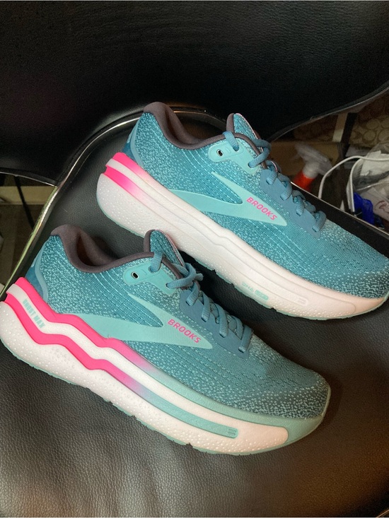 Brooks Shoes - Brooks Women's Teal Running Shoes with Pink Accents